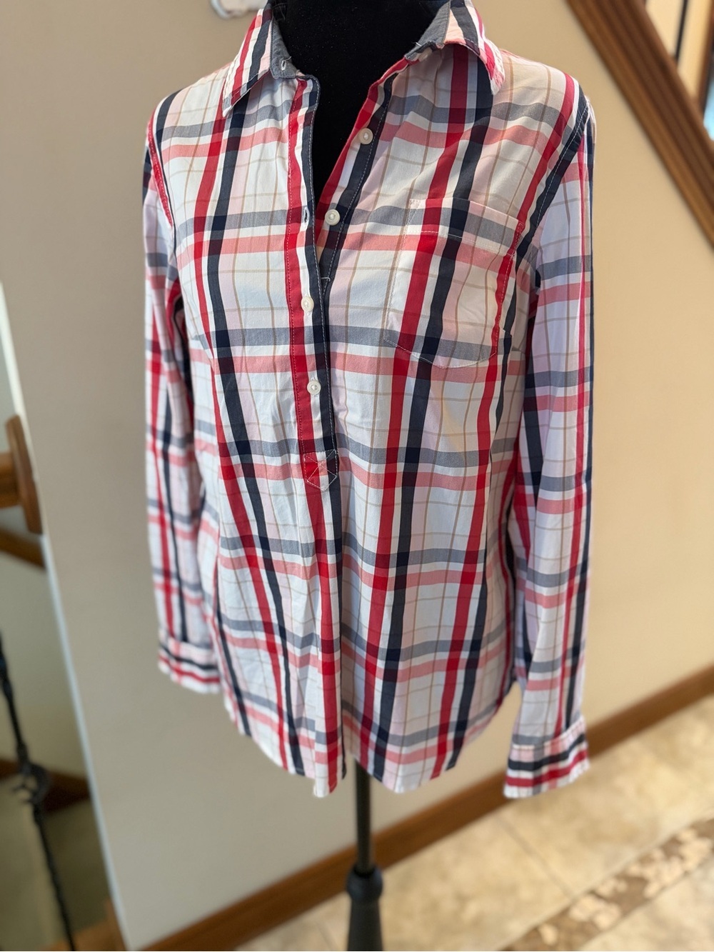 Tommy Hilfiger Plaid Button Front Shirt Women’s Medium Red Blue White EUC T101